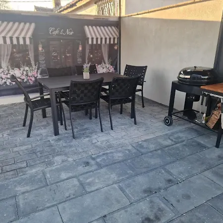 Family House * Μπουργκάς